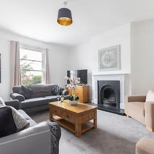 much-loved-bath-road-4-bed-house.tophotelsbath.com/