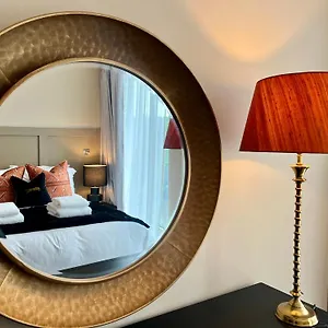 The Hackberry At Ryedale House Apartment
