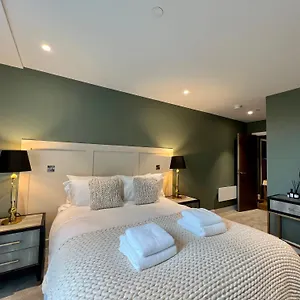 The Card At Ryedale House Apartment