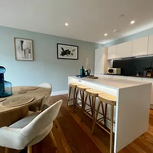 The Day Dreamer At Ryedale House Apartment